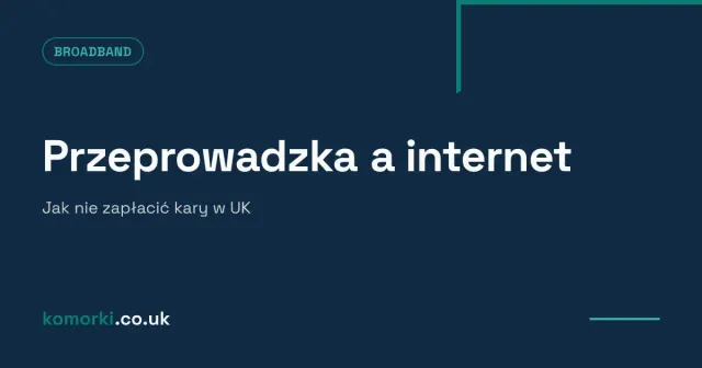 Kartony przeprowadzkowe obok routera i kabla internetowego w pustym mieszkaniu
